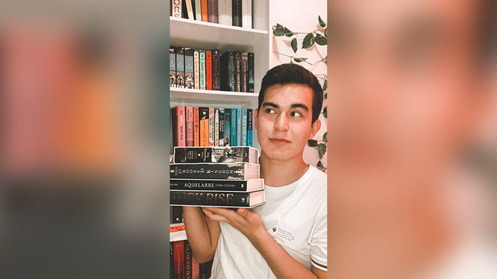 Muchos bookfluencers son jóvenes, lo que los convierte en una influencia significativa en la generación más joven de lectores.