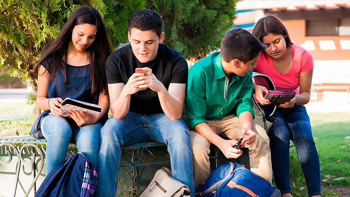 Muchos bookfluencers son jóvenes, lo que los convierte en una influencia significativa en la generación más joven de lectores.