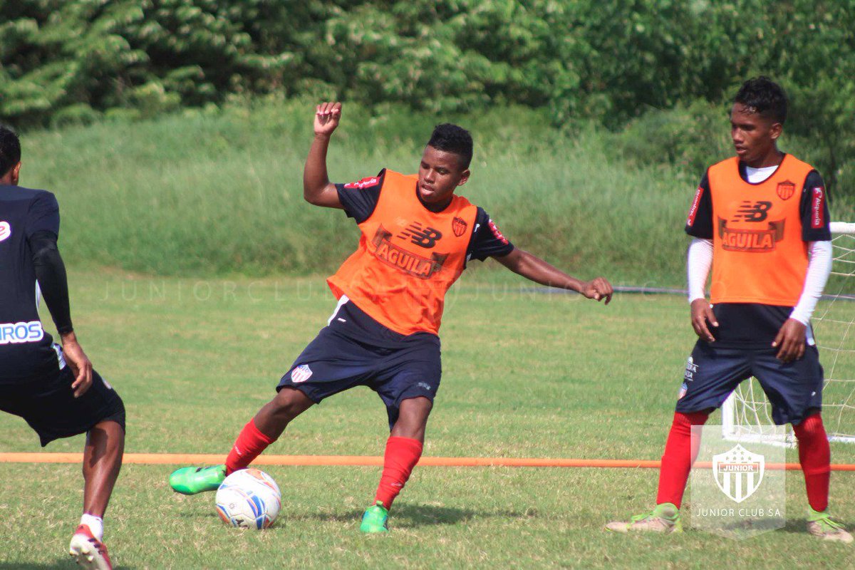 Jesús Díaz (centro)