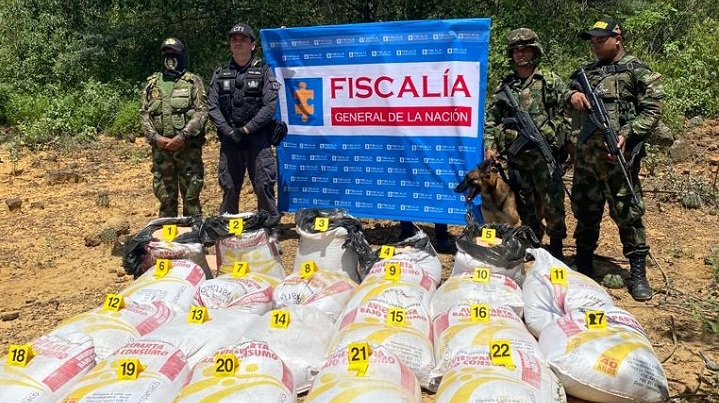 Mientras algunas personas especularon diciendo que había sido un atentado en la zona rural, otras indicaban que la detonación vino de una mina, pero finalmente se conoció que se trató de la destrucción de 22 costales que tenían 1.300 kilos de anfo.