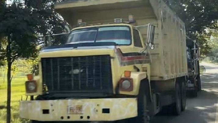 Las volquetas que habían sido estacionadas a un costado de la vía, en Astilleros, fueron retiradas.