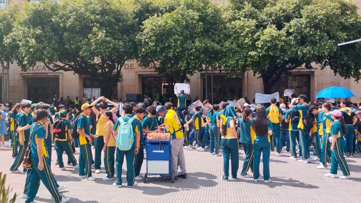 Estudiantes se movilizan 