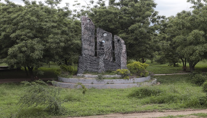 Monumento a las víctimas del conflicto parque playa