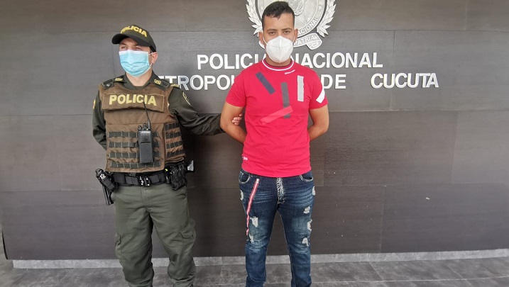 La comunidad ayudó a retenerlo mientras llegaban las autoridades en La Palmita.