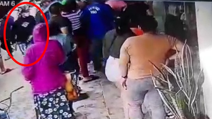 Los dos hombres llegaron armados y se llevaron a los jóvenes.