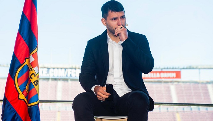  Entre lágrimas, al 'Kun' le tocó retirarse del fútbol