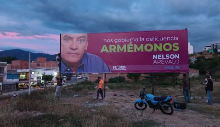 Nelson Arévalo, candidato a la Alcaldía de Ocaña ha instalado varias vallas en Ocaña con el mismo mensaje./Foto cortesía