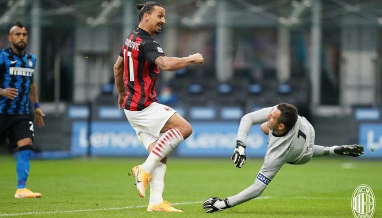 Zlatan Ibrahimovic con el Milán, frente al Inter. Foto: AC Milán