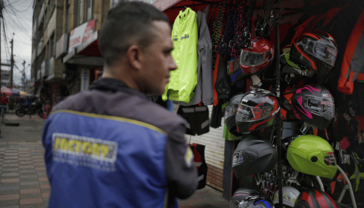 Lo que debe saber sobre la nueva resolución que regula el uso de cascos motos /Colprensa