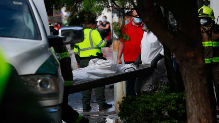 El caso ocurrió en el barrio La Castellana. Los cuerpos fueron levantados por la Sijín y la Fiscalía. (Foto: Juan Pablo Cohen | La Opinión)