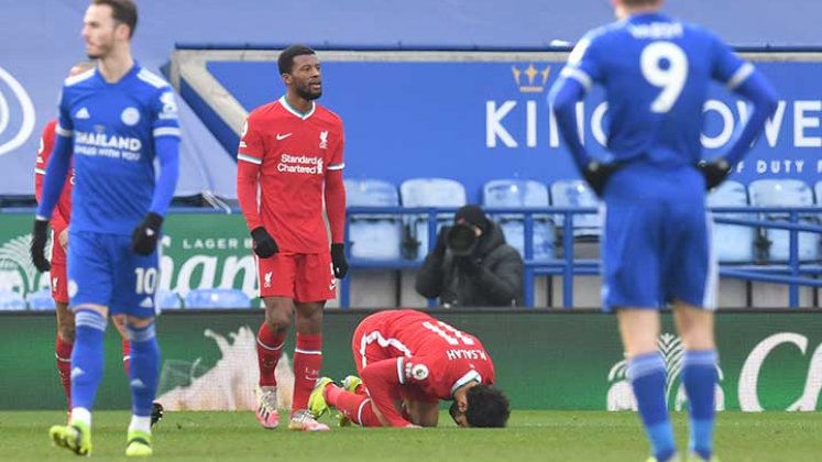 El Leicester derrotó al Liverpool 3-1 y se aleja de la pelea por el título.