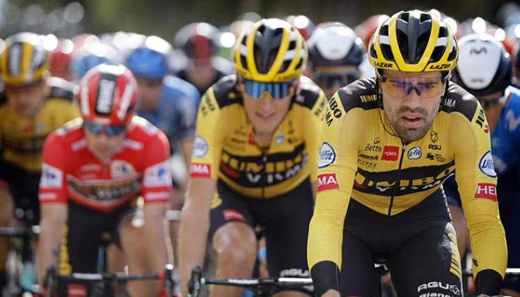 Tom Dumoulin (derecha), ciclista del Jumbo Visma,  anunció en  enero de 2021, que se retira del deporte por un tiempo, debido a fatiga mental. / Foto: @tom_dumoulin