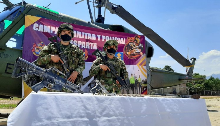 El Ejército decomisó el material de guerra que tenían los menores de edad.