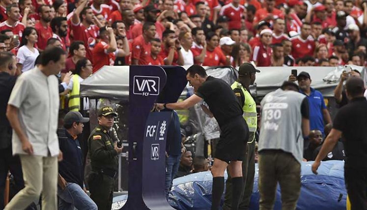 Ifab. La Ifab le pide más cuidado a los árbitros en las faltas con la mano.