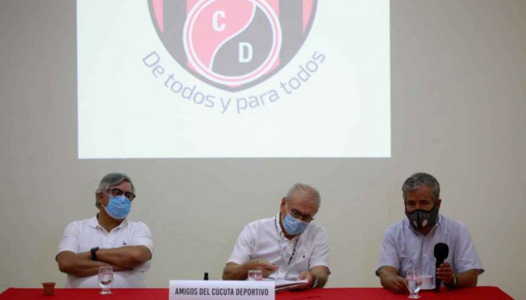 Arturo Acosta Villaveces, Jairo Yáñez y Jorge Luis Pinto. Foto: Juan Pablo Cohen/La Opinión 