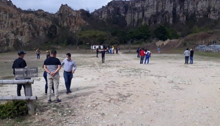 Al área protegida está totalmente prohibido el ingreso de plásticos de un solo uso como bolsas, botellas, pitillos, envases, platos y cubiertos. /Cortesía/ La Opinión