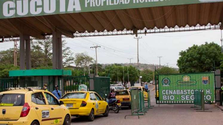 Ayer, en Canabastos, los comerciantes se enteraron de los detalles para acceder a un crédito/Foto Alfredo Esévez/La Opinión