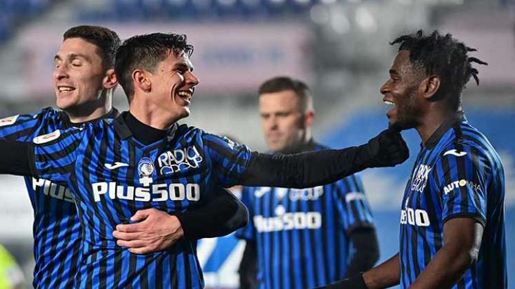 Duván Zapata (a la derecha), goleador del Atalanta