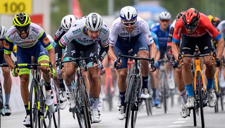 Peter Sagan ciclista eslovaco (primero a la izquierda)