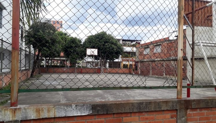 Altamira, "Un buen sitio para vivir" El deteriorado estado del polideportivo se ha convertido en un problema para los más jóvenes que disfrutan del escenario. /Cortesía /La Opinión