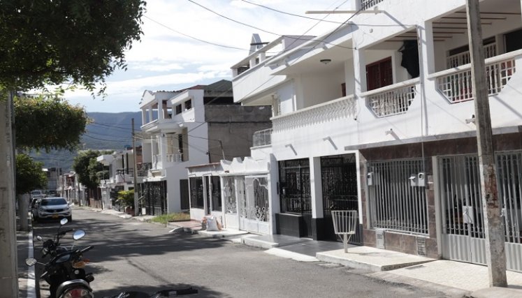 Altamira, "Un buen sitio para vivir" La mayoría de casas en Altamira son de dos pisos.
