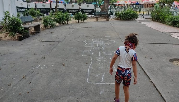 Los parques cerrados ahora son frecuentados por niños que buscan entretenerse y por familias que quieren descansar del ambiente congestionado del centro./ Foto: Cortesía