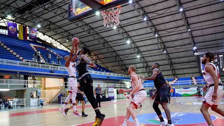 Una nueva victoria logró en la Liga de baloncesto al derrotar a Sabios