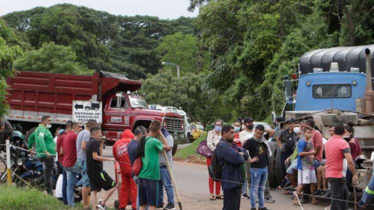 Un nuevo bloqueo vial se produjo ayer en la vía El Zulia-Ye Astilleros./Foto Alfredo Estévez