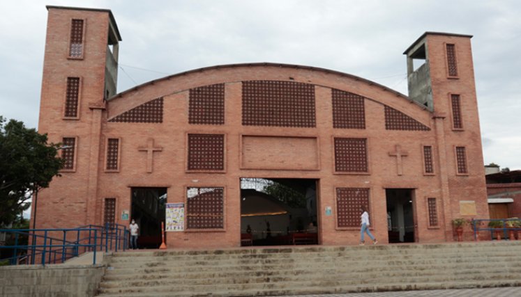 Parroquia Santos Apóstoles. Parroquia Santos Apóstoles.
