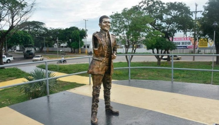 Arremeten contra la estatua de Peter Manjarrés