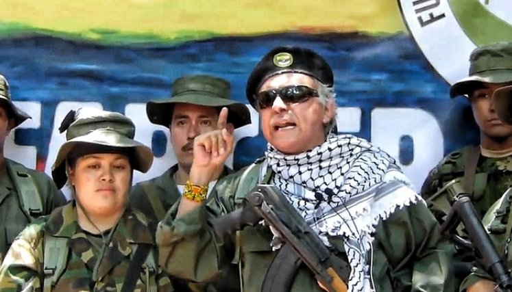 Jesús Santrich al retomar las armas, en el lanzamiento de la Segunda Marquetalia./Foto:Colprensa