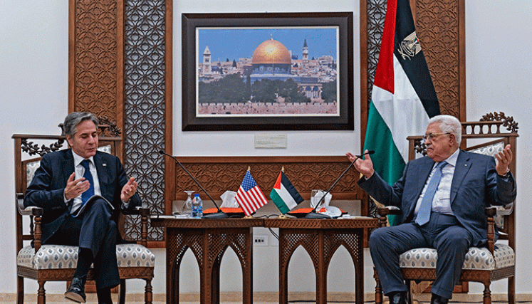 El secretario de Estado de Estados Unidos, Antony Blinken (izq.), y el presidente palestino Mahmud Abbas hicieron una declaración conjunta en la sede de la Autoridad Palestina en Ramallah./Foto  AFP