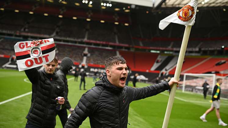 Hinchas del Manchester United invadieron Old Trafford. 