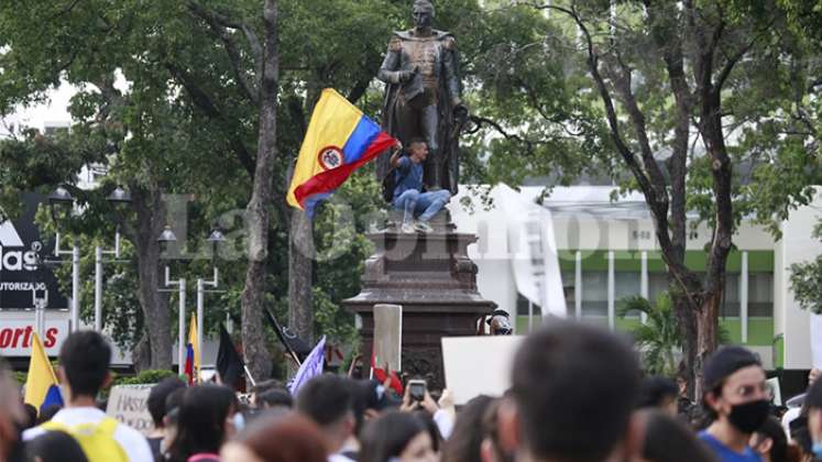 Plantón de estudiantes en el Parque Santander.