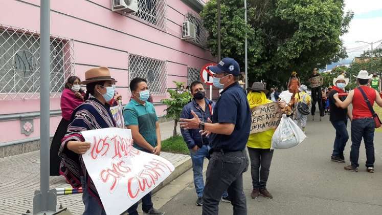 La manifestación se desarrolló de manera pacífica a las afueras de la Gobernación de Norte de Santander y la la Casa Museo Torre del Reloj. / Cortesía/ La Opinión 