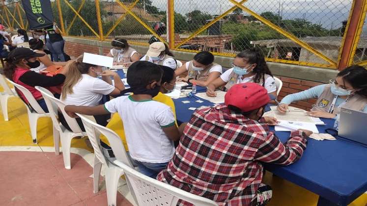 Han hecho operativos de mejoramiento de cobertura en corregimientos y barrios más vulnerables de la ciudad donde carecen de herramientas tecnológicas para solicitar la nueva encuesta./ Cortesía 