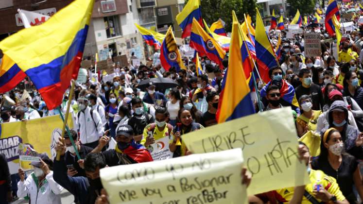 Luego del primer día de conversaciones, los miembros del Comité de Paro entregaron al Gobierno un documento con sus exigencias sobre las garantías de protesta. / Foto: Colprensa