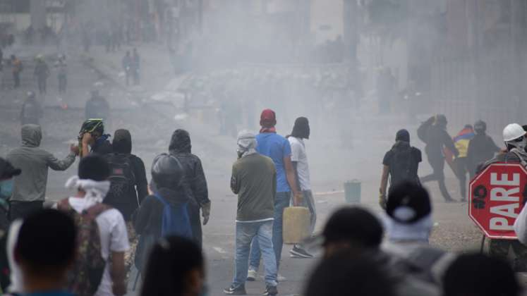 La muerte de la joven desató un conflicto social en Popayán, con el enfrentamiento entre manifestantes e integrantes del Escuadrón Móvil Antidisturbios (Esmad), de la Policía, donde resultó incendiada la sede de la Unidad de Reacción Inmediata (UIR) de la Fiscalía. / Foto: Colprensa