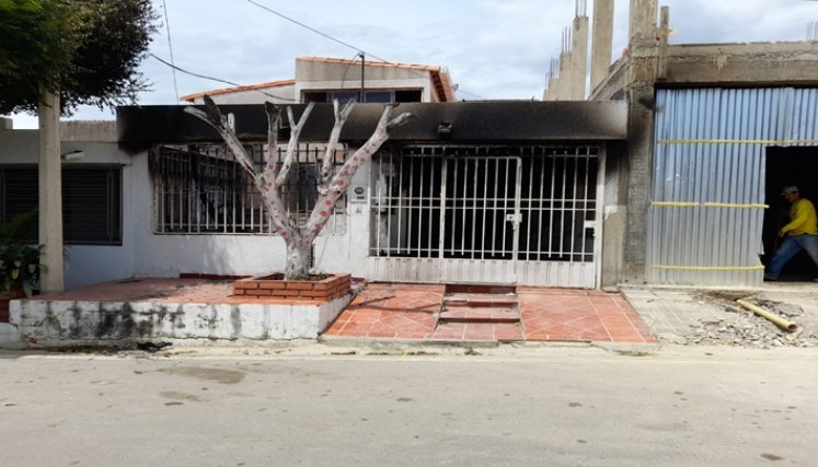 Las llamas arrasaron con todo a su paso. A la medianoche del viernes, se registró el incendio en este barrio de Cúcuta.