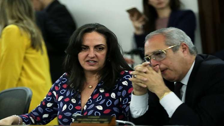 Los congresistas son María Fernanda Cabal, Margarita Restrepo, Juan Manuel Daza, José Jaime Uscátegui y el abogado Víctor Mosquera./Foto Colprensa - Diego Pineda