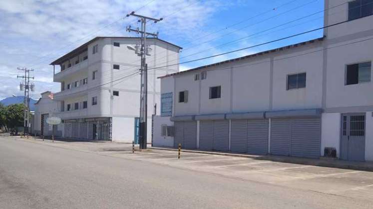 Comercio cerrado en Ureña 