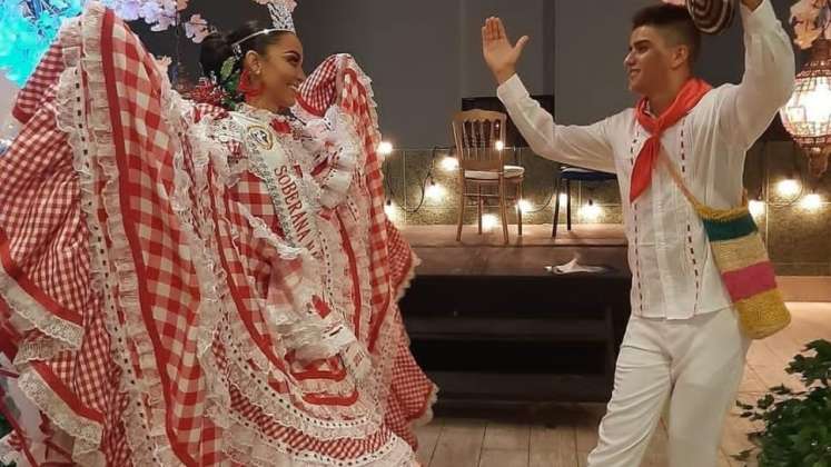 El bailarín Gustavo Peñaranda acompañó a la reina de Ábrego, Lesly Tatiana Páez Tarazona, quien conquistó finalmente al jurado.