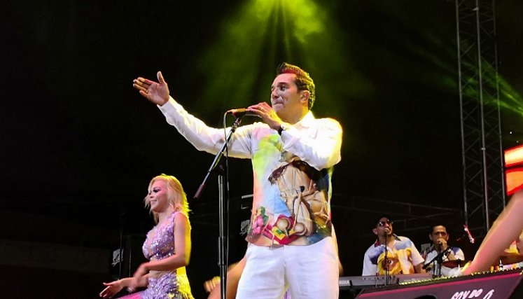 Checo Acosta regresó a los clásicos con ‘Colombia tierra querida’./Foto: Colprensa