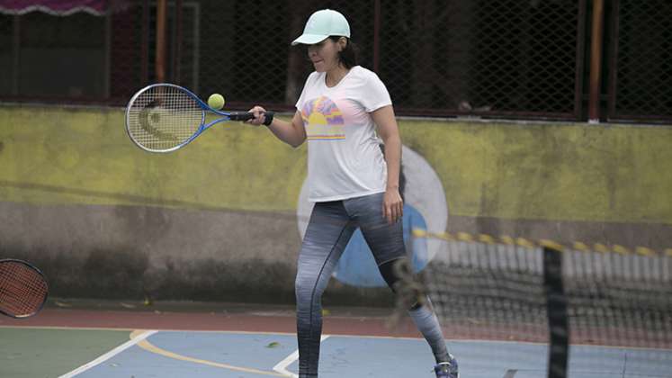 Las mujeres también hacen presencia en las clases de tenis