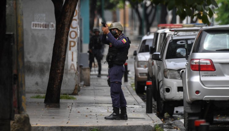 Vivir entre las balas en las barriadas de una Venezuela empobrecida