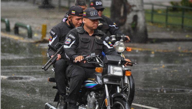 Vivir entre las balas en las barriadas de una Venezuela empobrecida