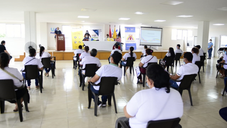 Se han atendido 142 microempresarios, 55 de ellos han abierto cuentas por primera vez y 90 recibieron códigos QR. / Foto Cortesía