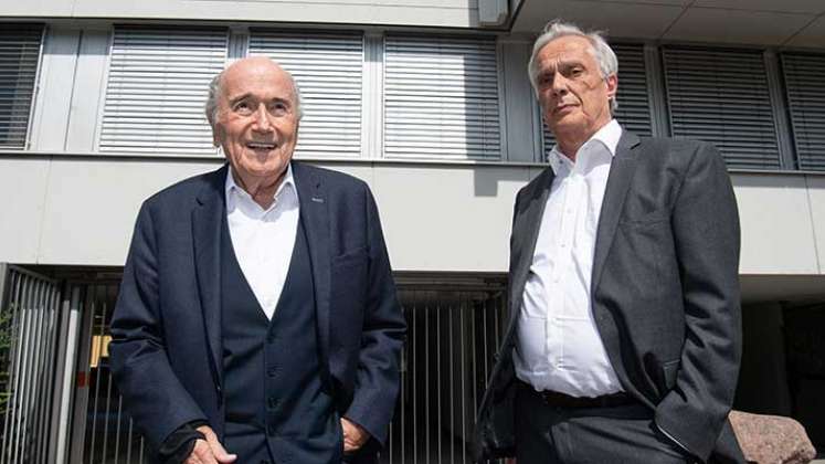 Joseph Blatter, (a la izquierda), expresidente de la Fifa.