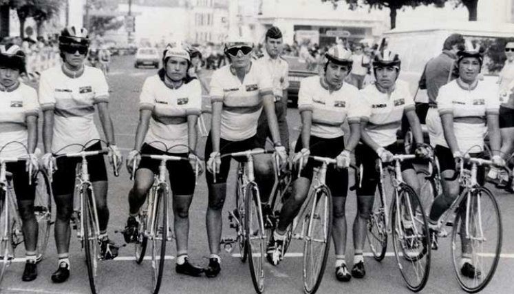 En la década de los años 80, este fue uno de los primeros equipos de ciclismo femenino que tuvo Colombia y el cual participó en el Tour de Francia en 1986. (Foto Cortesía de Mundo Ciclístico).