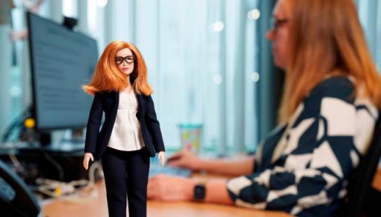 La muñeca barbie dedicada a al creadora de la vacuna AstraZeneca